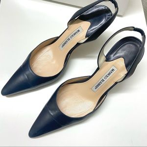 Manolo Blahnik/NAVY Carolyne